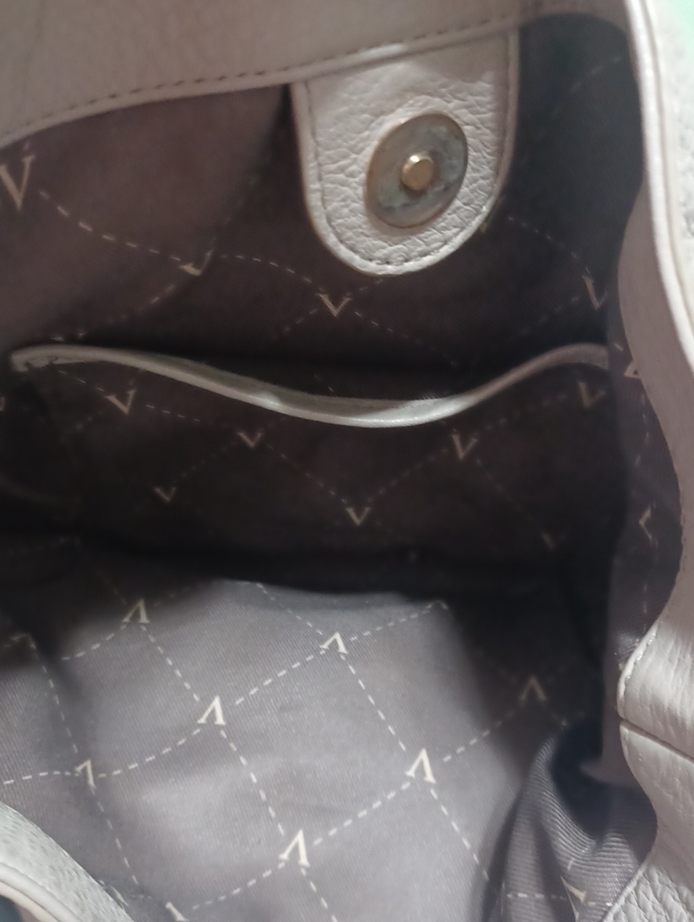 Vince Camuto Hobo7 Light Grey Pebble Neutral Leather Shoulder Bag Gray NWOT - Picture 10 of 10